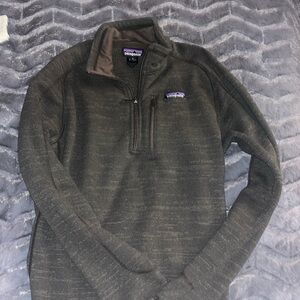 Patagonia Small quarter zip.